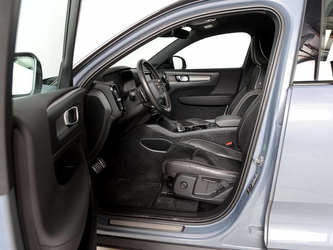 Volvo  D4 AWD Geartronic R-Design *AHK * IntelliSafe Pro*